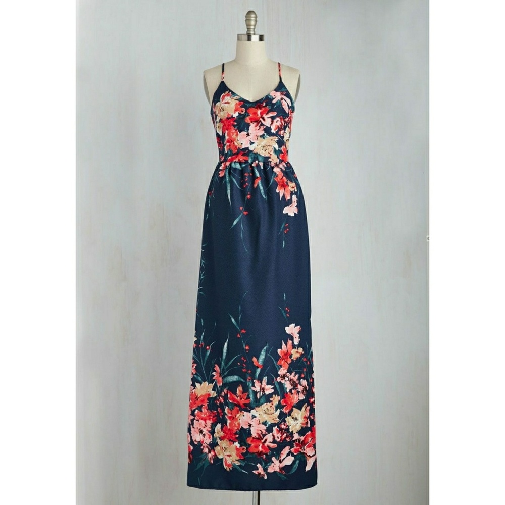 NWOT modcloth floral maxi with small slit on sides